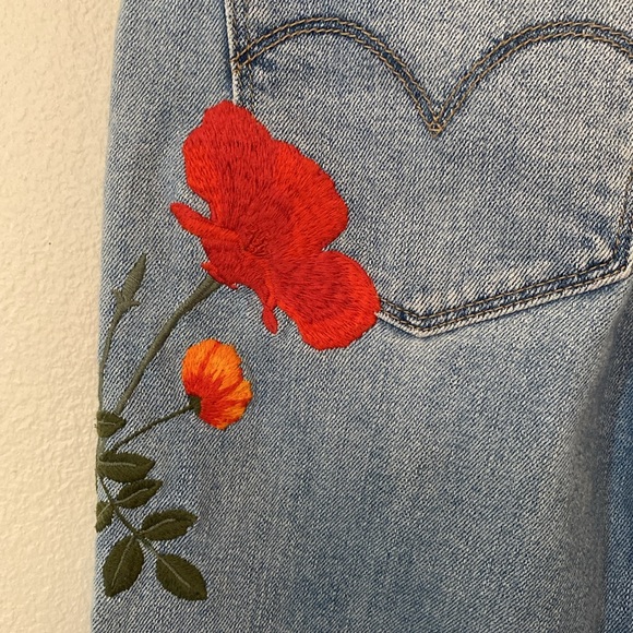 Levi’s Embroidered Jeans - Picture 4 of 6